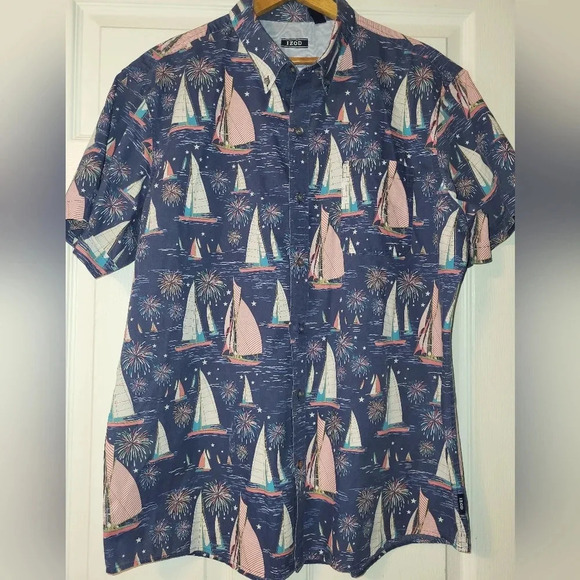 IZOD Short Sleeve Button Up Shirt Blue Pink Sailboats Fireworks Size X Large - Picture 1 of 6